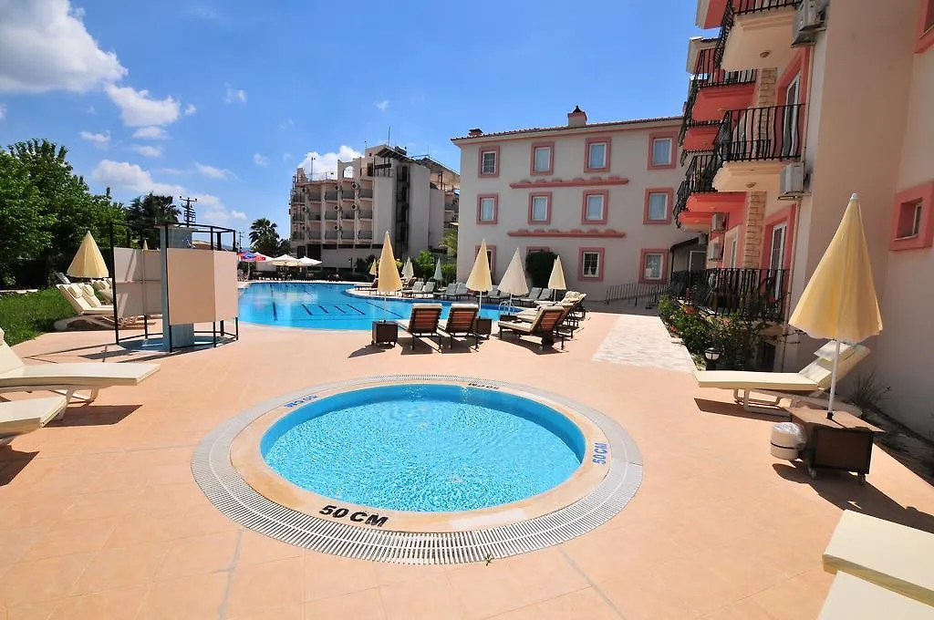 Hotel Pelin 费特希耶 3*,